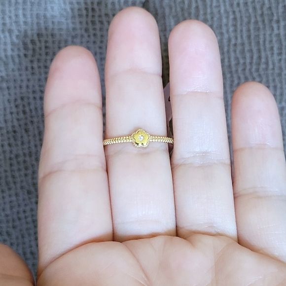 Rachel Zoe Dainty Gold💛 Flower🌸 Ring💍 - NWT - Picture 2 of 15